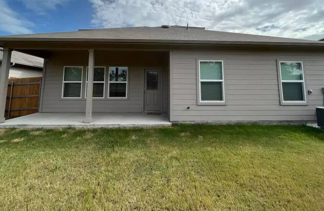 Corporate housing 5 Bedroom, 3 Bath, Work Space, Near Tesla
