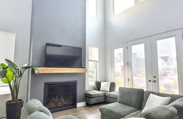 Corporate Housing Fully Furnished Daybreak Gourmet Kitchen Pets Always OK