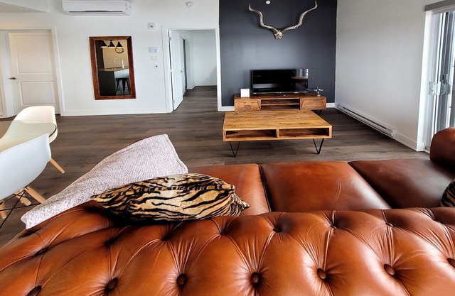 Corporate Stays - Luxurious 2BR with Stunning Rooftop Views Luxury & Gym Accessn