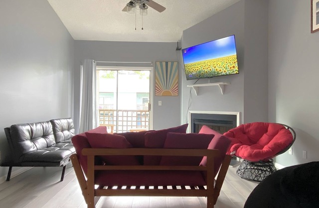Lovely 2-bedroom condo in delightful Wilmington with WiFi, AC