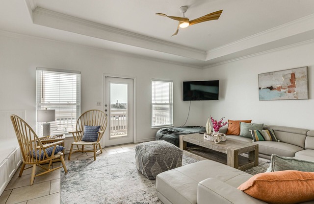 Corpus Christi Condo w/ Community Pool, Near Beach