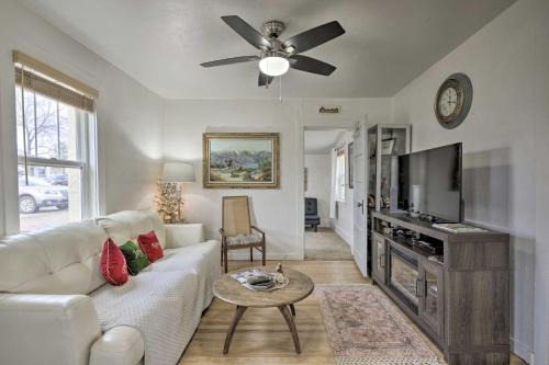 Cortez Cottage with Views and Yard, 9 Mi to Mesa Verde