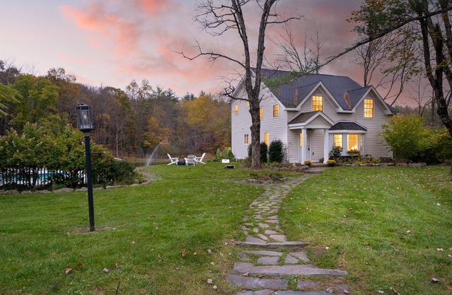 Cortland by AvantStay | Charming Heritage Estate w/ Private Lake & Pool