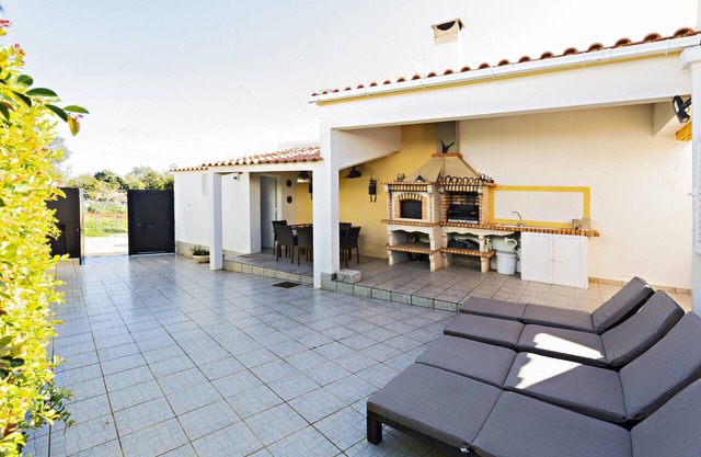 Cosy, with backyard and barbecue area