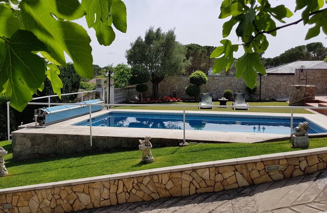 Ferienhaus Costa Brava mit Garten, Pool und Sportplatz