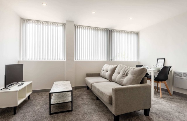 Cosy 1 Bedroom Yeadon Apartment