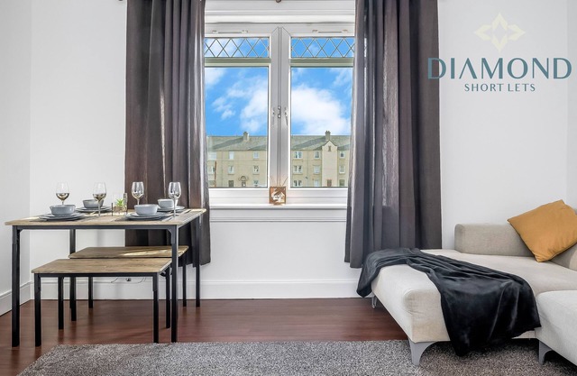 Cosy 2 Bed Apt in Edinburgh West End