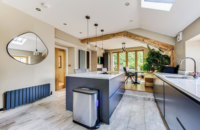 Cosy 2 bedroom cottage in Cheshire countryside with a modern design