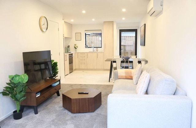 Cosy 2BR House in Awaroa Road