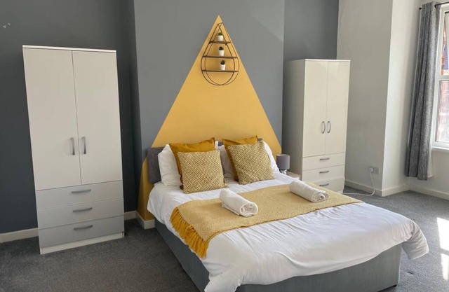 Cosy 3 bedroom apt free parking central location