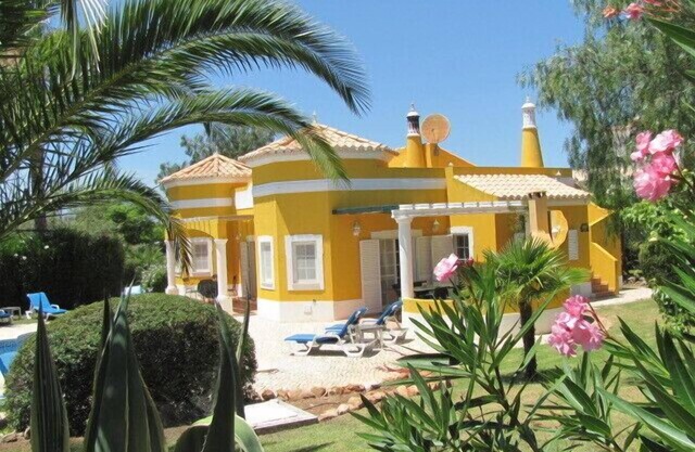 Gemütliche 3 Schl.z poolvilla,WIFI,1250m² ausgewachsene immergrüne Privat-Garten