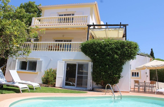Gemütliche 4-Bett-Villa mit Meer Blick + Carvoeiro