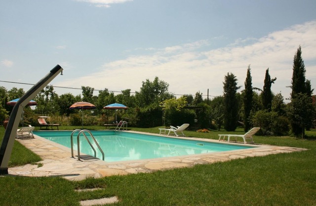 Angenehme Wohnung für 2 Leute mit Pool, W-LAN, TV, Haustiere erlaubt und Parkplatz, bei Cortona