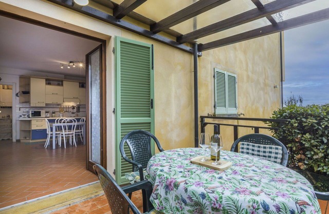 Herrliche Wohnung für 2 Gäste mit Pool, W-LAN, TV, Innenhof, Haustiere erlaubt und Parkplatz