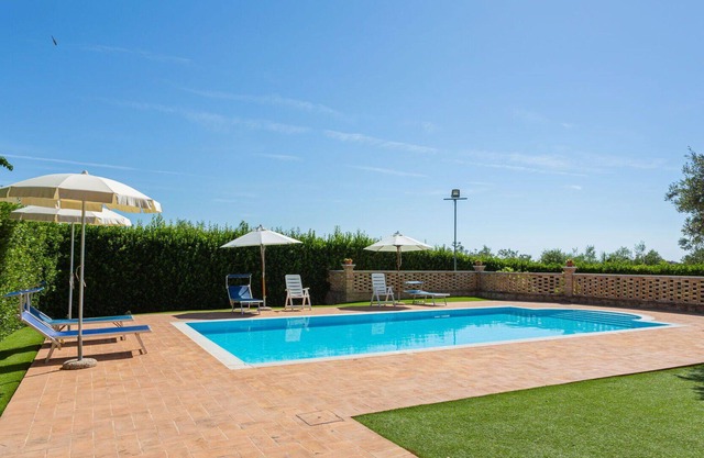 Herrliche Wohnung für 8 Leute mit Pool, TV und Parkplatz