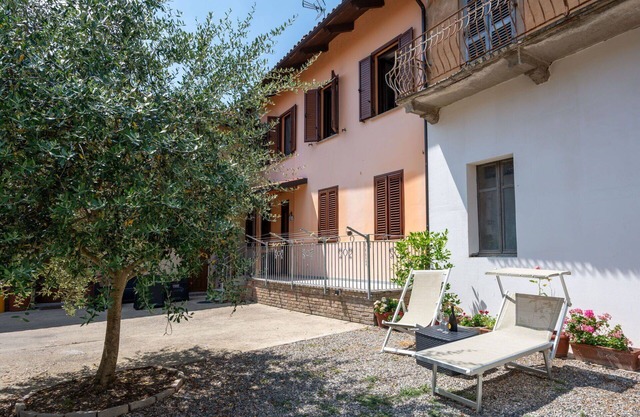 Cosy apartment for 6 guests with A/C, WIFI, terrace and parking