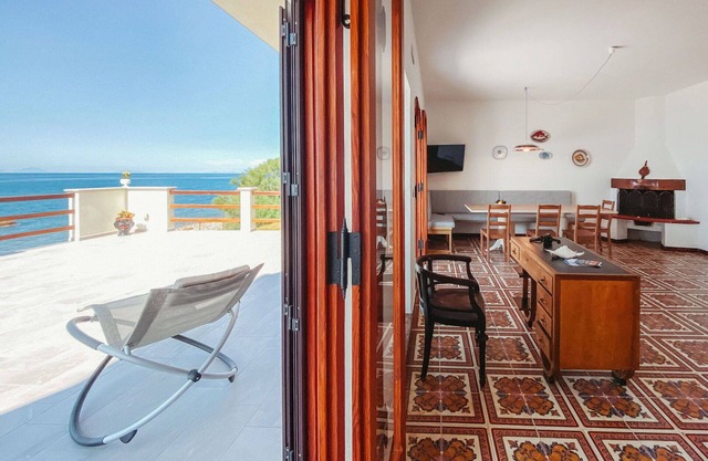 Wohnung in einem Ferienhaus mit Whirlpool, W-LAN, TV, Innenhof, Haustiere erlaubt, Parkplatz