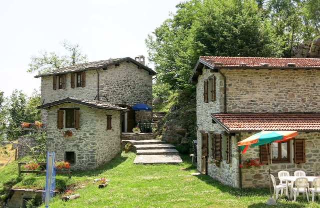 Wohnung in einem Ferienhaus mit W-LAN, privatem Pool, TV, Innenhof, Haustiere erlaubt, Parkplatz