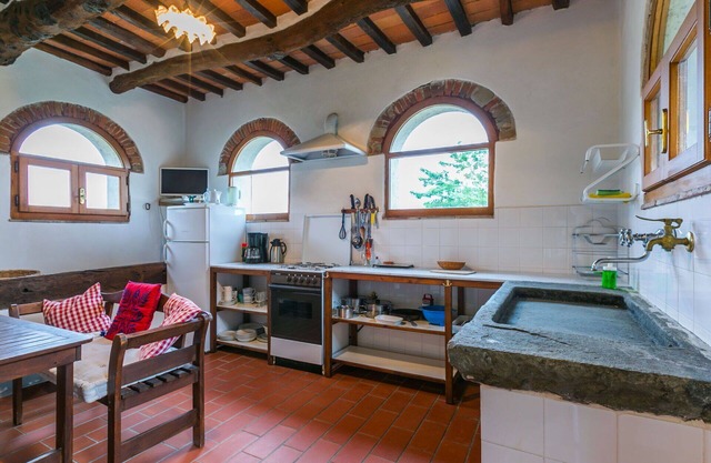 Schöne Wohnung für 2 Personen mit W-LAN, Pool, TV, Innenhof, Haustiere erlaubt und Parkplatz