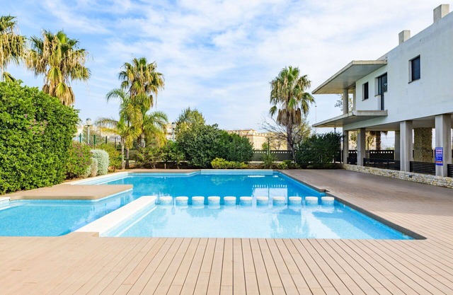Angenehme Wohnung für 4 Personen mit W-LAN, Klimaanlage, Pool, TV, Terrasse und Parkplatz