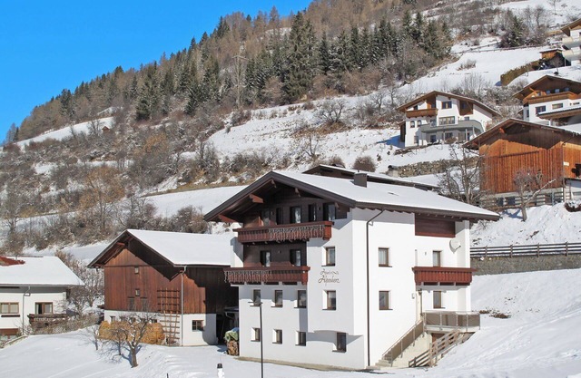 Schöne Wohnung für 4 Leute mit W-LAN, TV, Balkon und Parkplatz