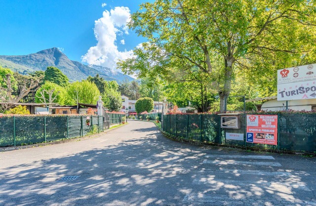 Angenehme Wohnung mit Pool, W-LAN, Klimaanlage, TV, Innenhof, Panoramablick und Parkplatz