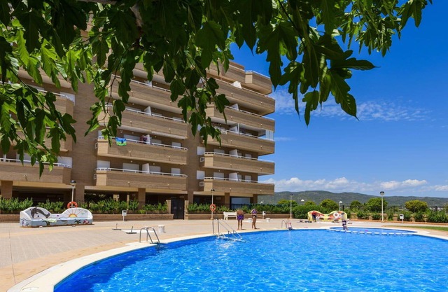 Cosy apartment for 4 guests with A/C, pool, WIFI, TV, terrace and parking