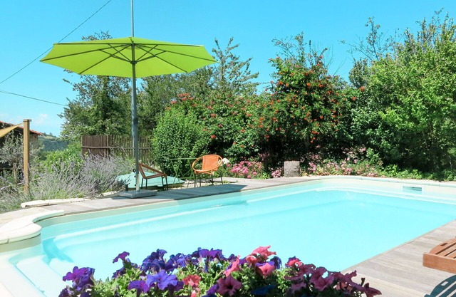 Schöne Wohnung für 4 Leute mit Pool, Terrasse und Parkplatz