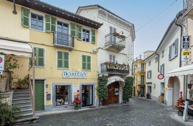 Angenehme Wohnung für 4 Leute mit Klimaanlage, W-LAN, TV, Balkon, Haustiere erlaubt und Parkplatz