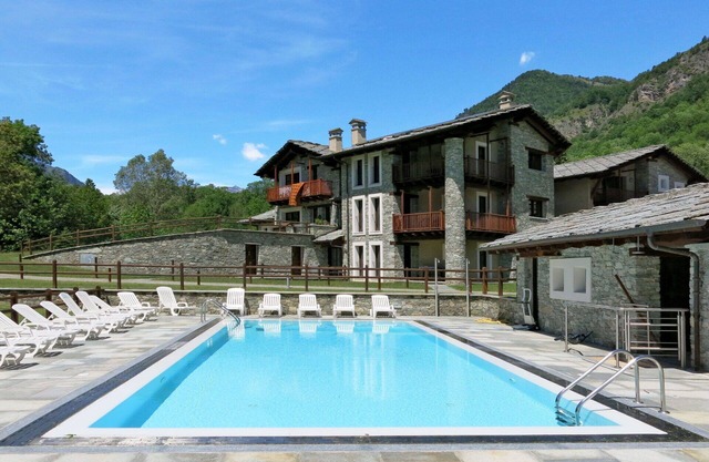 Angenehme Wohnung für 4 Leute mit W-LAN, Pool, TV, Terrasse und Parkplatz