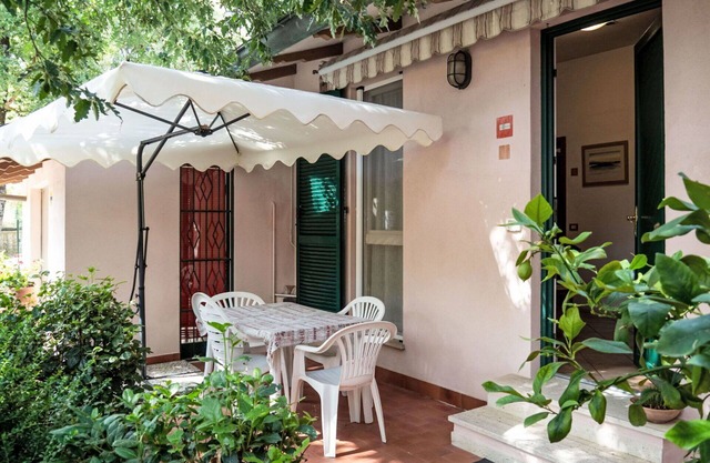 Herrliche Wohnung mit Pool, W-LAN, Klimaanlage, TV, Innenhof, Haustiere erlaubt und Parkplatz