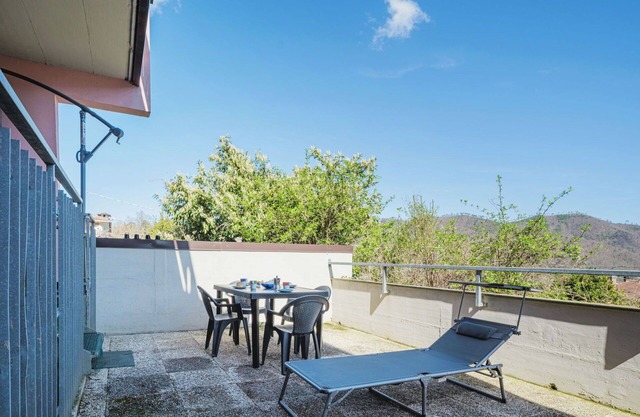 Herrliche Wohnung für 4 Personen mit Pool, W-LAN, TV, Terrasse und Parkplatz