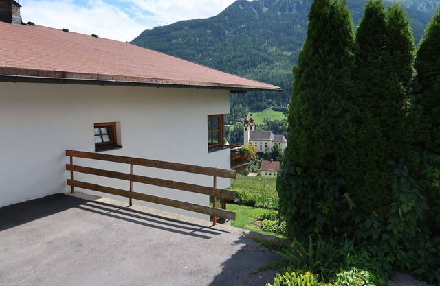 Schöne Wohnung für 4 Personen mit W-LAN, TV, Innenhof und Parkplatz