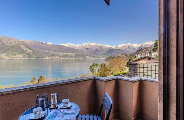 Schöne Wohnung für 4 Leute mit W-LAN, TV, Balkon, Panoramablick und Parkplatz