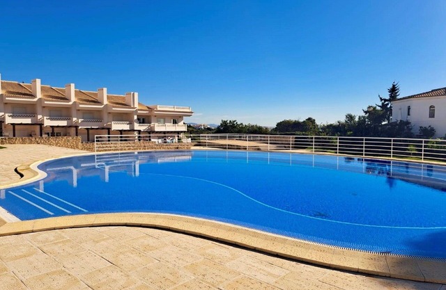 Schöne Wohnung für 4 Leute mit Pool, W-LAN, Klimaanlage, TV, Terrasse und Parkplatz