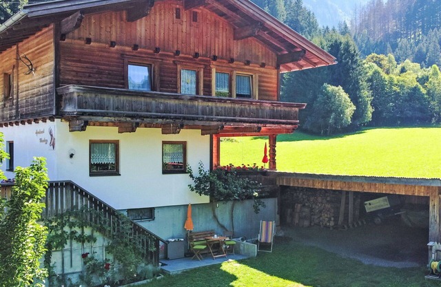 Angenehme Wohnung für 5 Personen mit Balkon, Haustiere erlaubt und Parkplatz