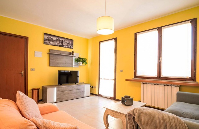 Gemütliche Wohnung für 5 Leute mit Pool, W-LAN, TV, Terrasse und Parkplatz