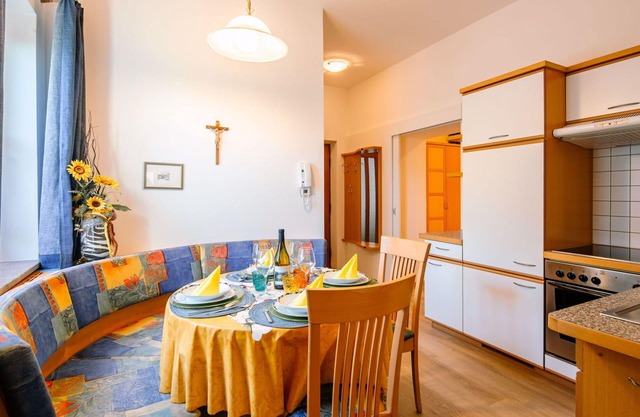 Schöne Wohnung für 5 Gäste mit Pool, W-LAN, TV, Innenhof und Parkplatz