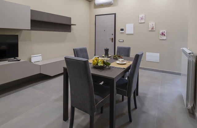 Herrliche Wohnung für 5 Personen mit Klimaanlage, W-LAN, TV, Terrasse und Parkplatz