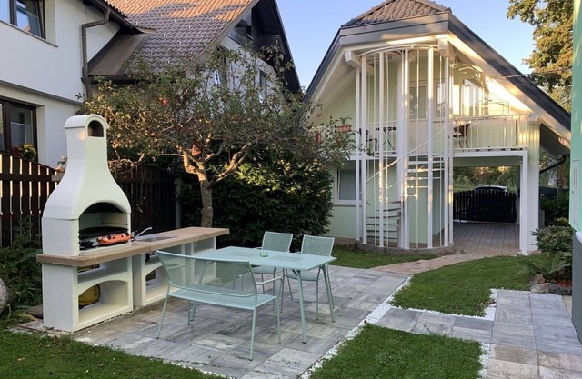 Herrliche Wohnung für 5 Personen mit Klimaanlage, Pool, W-LAN, TV und Parkplatz