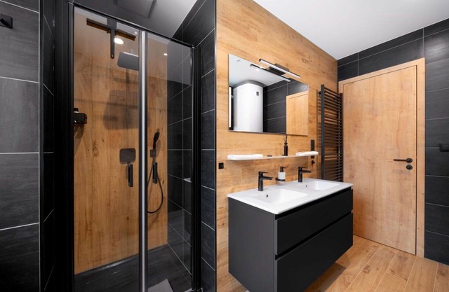 Angenehme Wohnung für 6 Leute mit W-LAN, TV, Terrasse und Parkplatz