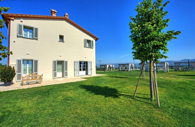 Angenehme Wohnung mit W-LAN, Klimaanlage, Pool, TV, Innenhof, Panoramablick und Parkplatz