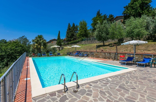 Schöne Wohnung für 6 Gäste mit Pool, W-LAN, TV, Innenhof, Panoramablick und Parkplatz