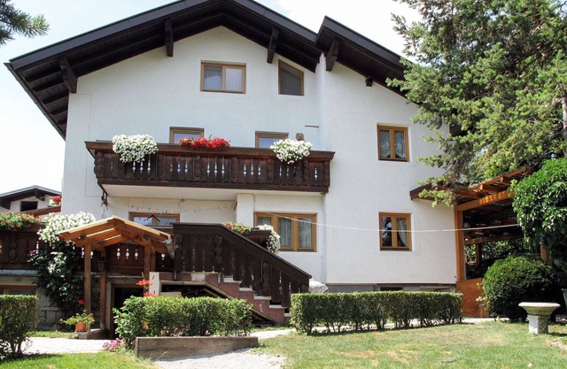 Angenehme Wohnung für 8 Leute mit W-LAN, TV, Terrasse, Haustiere erlaubt und Parkplatz