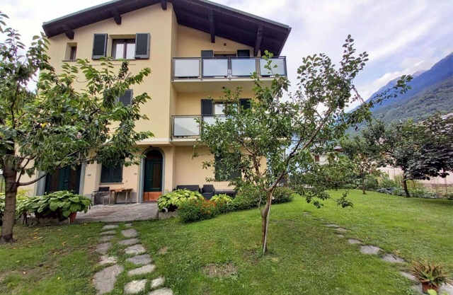 Schöne Wohnung für 8 Personen mit W-LAN, TV, Terrasse, Haustiere erlaubt und Parkplatz