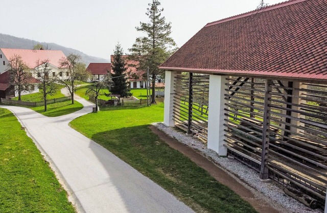 Schöne Wohnung für 8 Personen mit Pool, W-LAN, TV und Parkplatz