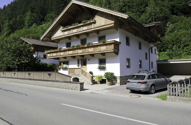 Angenehme Wohnung für 4 Personen mit W-LAN, TV, Terrasse und Parkplatz