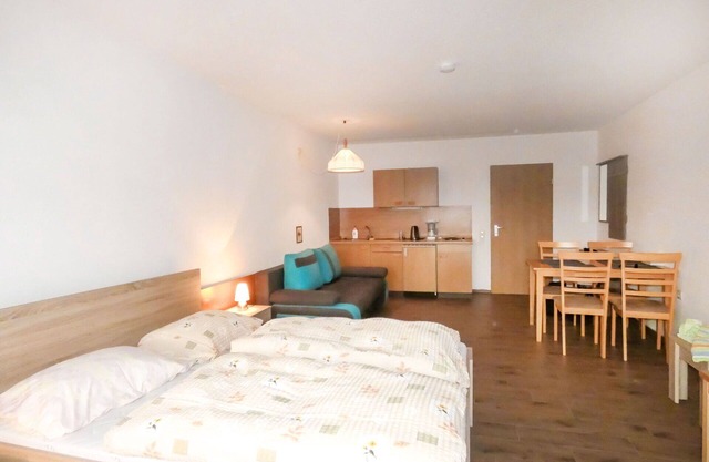 Angenehme Wohnung für 4 Leute mit W-LAN, TV, Balkon und Parkplatz