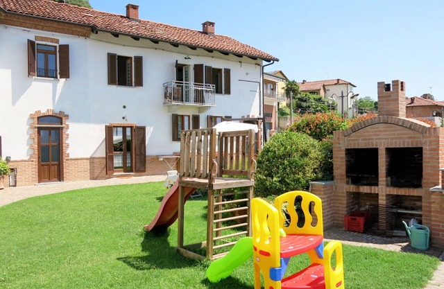 Angenehme Wohnung für 7 Leute mit Pool, W-LAN, TV, Innenhof, Haustiere erlaubt und Parkplatz