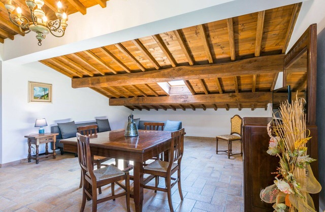 Schöne Wohnung mit Klimaanlage, Pool, W-LAN, TV, Haustiere erlaubt, Panoramablick und Parkplatz